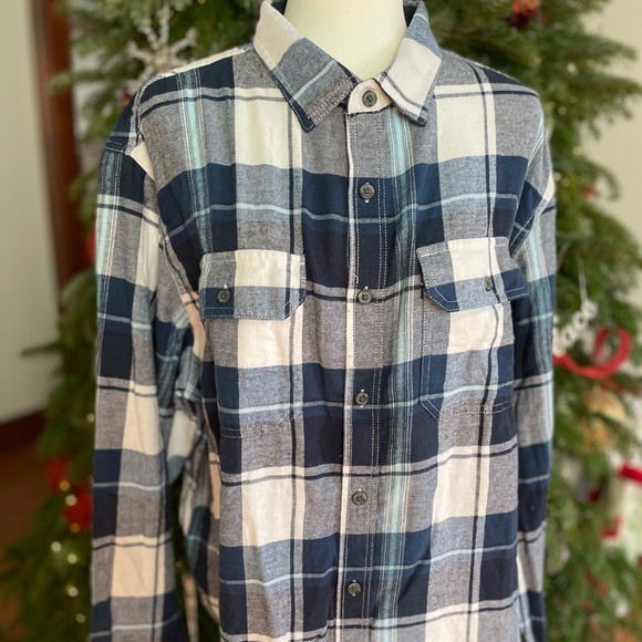 NWT! Men’s Old Navy Plaid Shirt - Picture 3 of 5